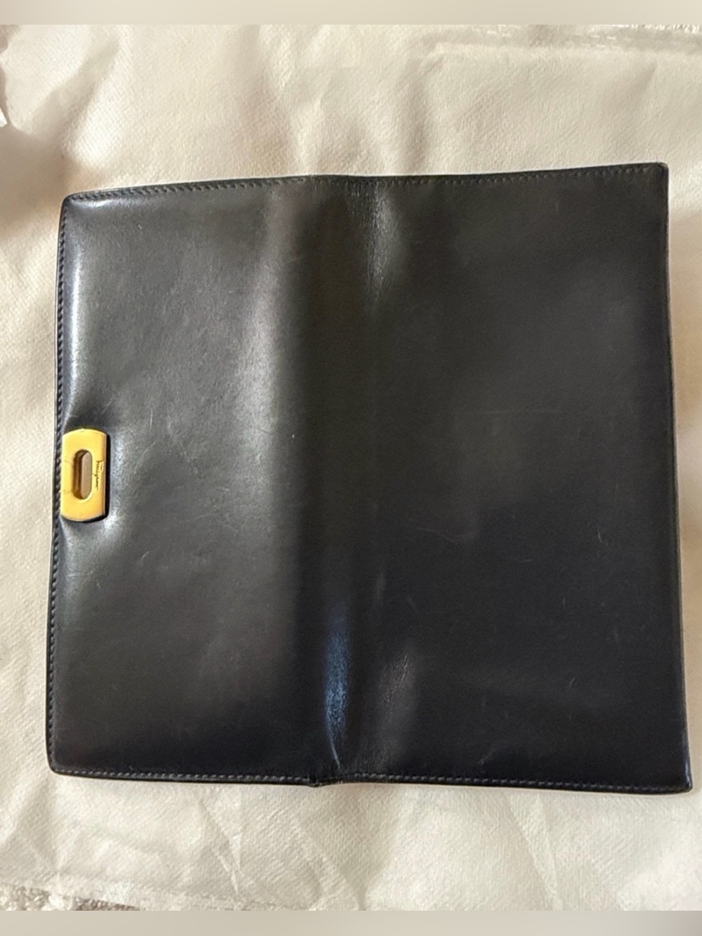 ✨ Authentic Salvatore Ferragamo Black Leather Wallet with unbranded Gold Chain ✨ - Picture 6 of 10